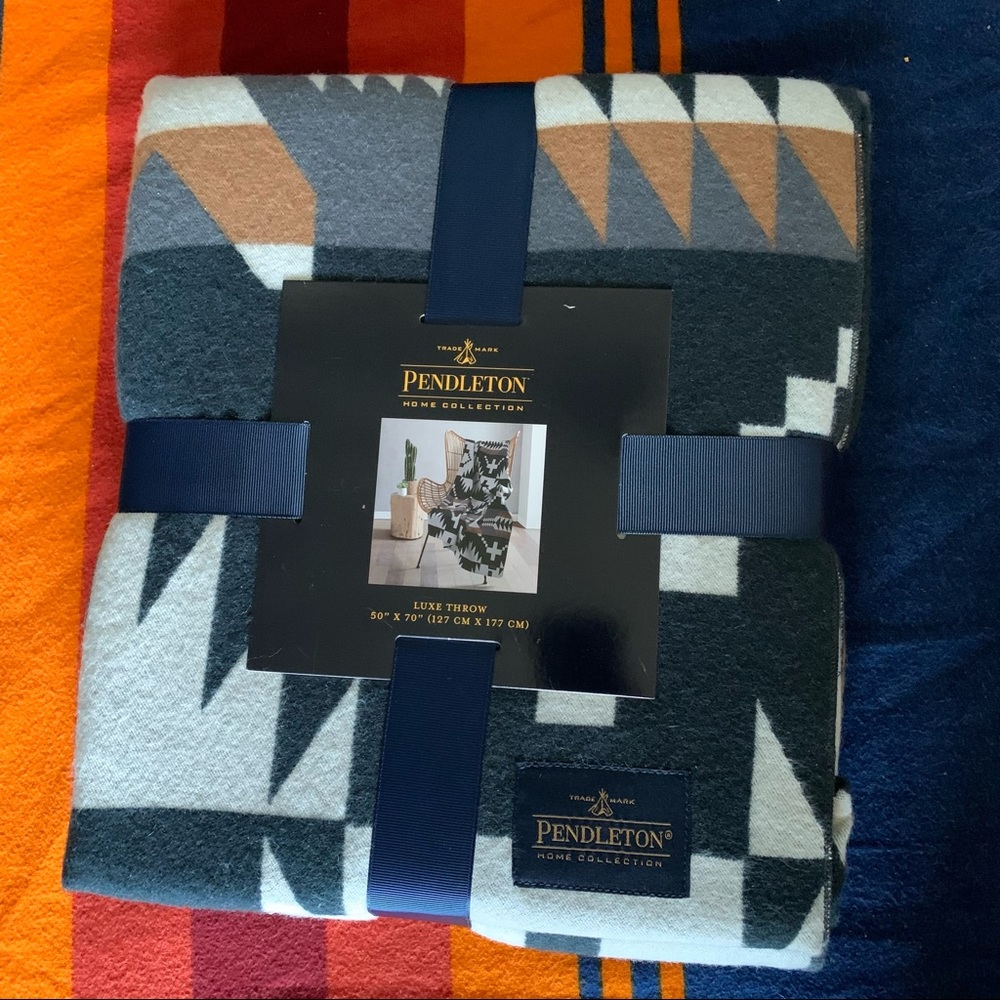 NWT Pendleton Luxe Throw